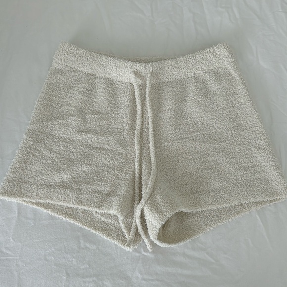 Comfy Uniqlo Shorts - Picture 1 of 4